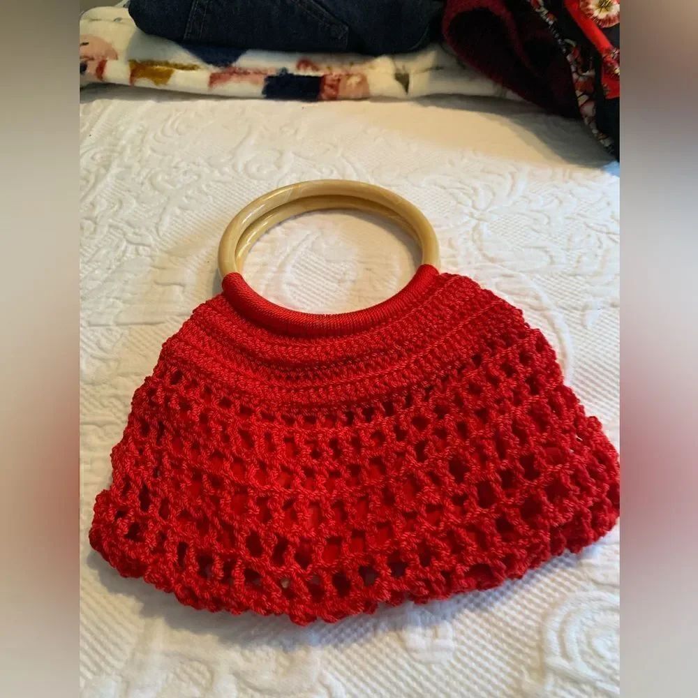 Red crocheted bag - Picture 2 of 4